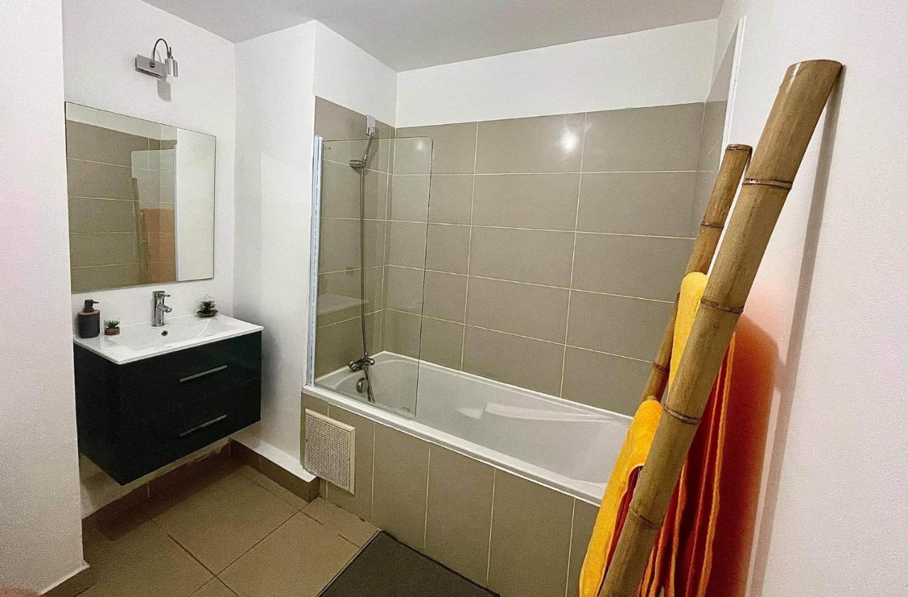 Entierement Equipe, Climatise, Wifi, Au Dernier Etage Sans Vis A Vis Daire Saint-Denis Dış mekan fotoğraf